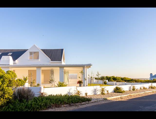 5 BEDROOM HOUSE FOR SALE IN GROTTO BAY